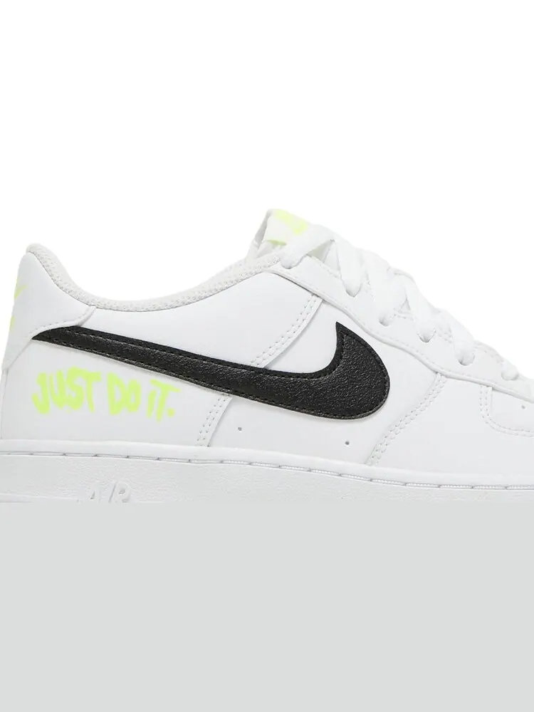 Кроссовки Nike Air Force 1 Low GS 'Just Do It - White Volt' — изображение 2 из 8, белый