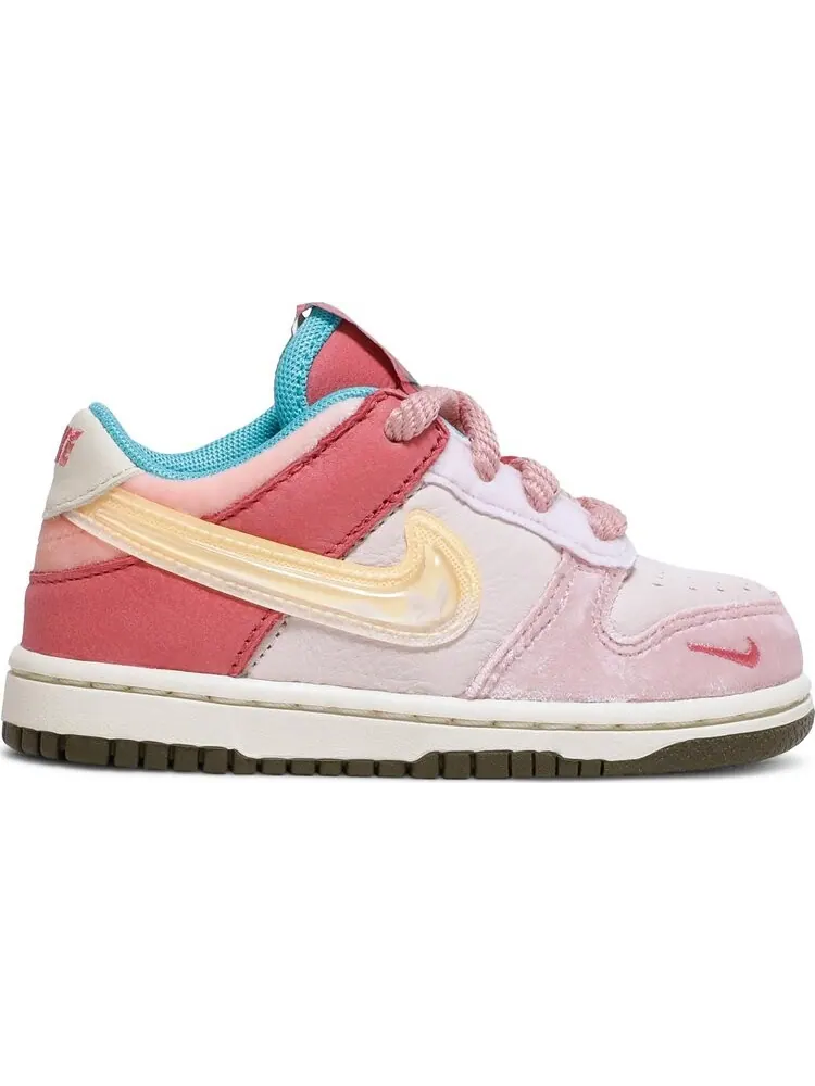 Кроссовки Nike Social Status x Dunk Low TD 'Strawberry Milk' — изображение 1 из 8, розовый