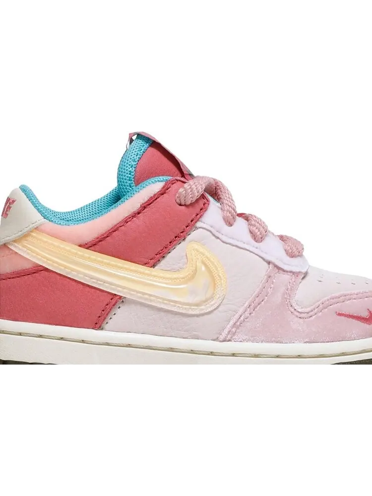 Кроссовки Nike Social Status x Dunk Low TD 'Strawberry Milk' — изображение 2 из 8, розовый