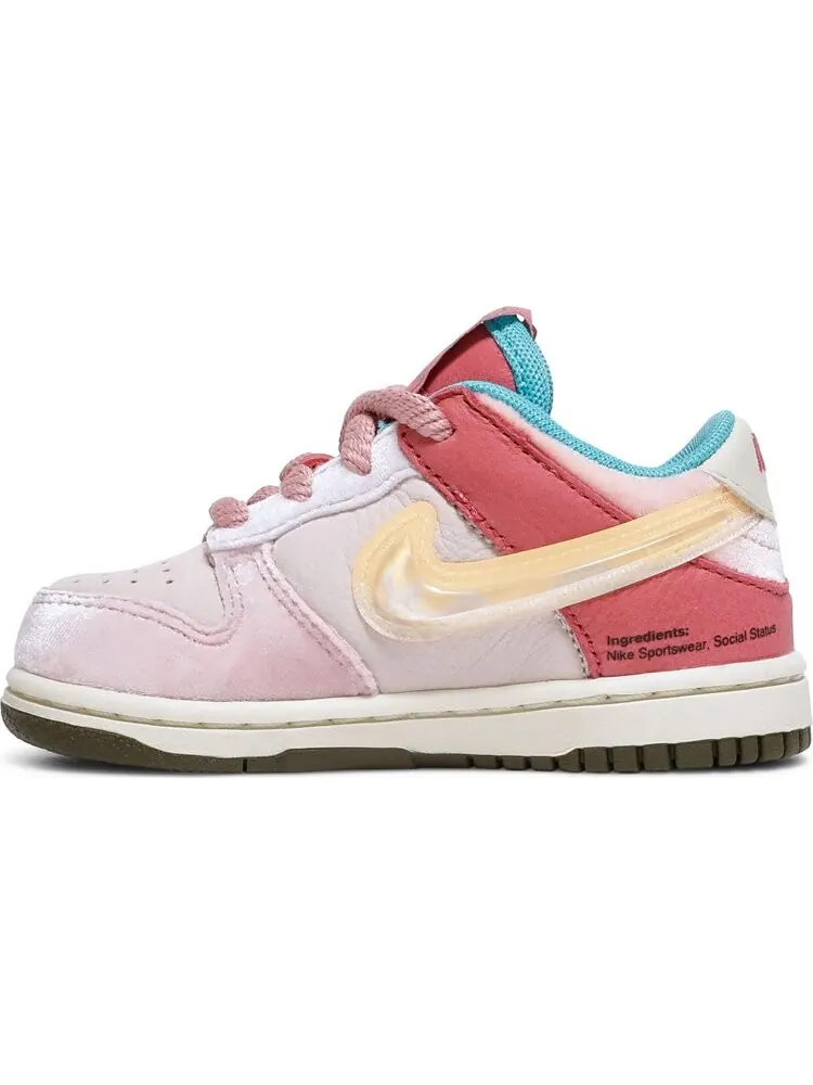 Кроссовки Nike Social Status x Dunk Low TD 'Strawberry Milk' — изображение 3 из 8, розовый