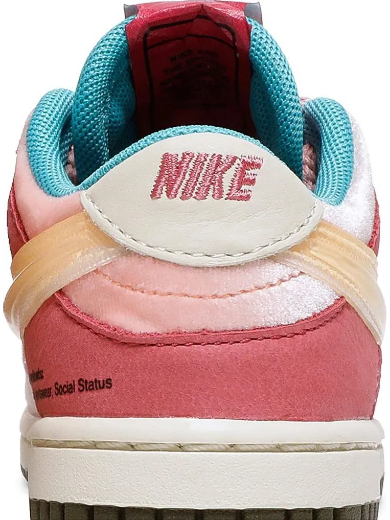 Кроссовки Nike Social Status x Dunk Low TD 'Strawberry Milk' — изображение 7 из 8, розовый