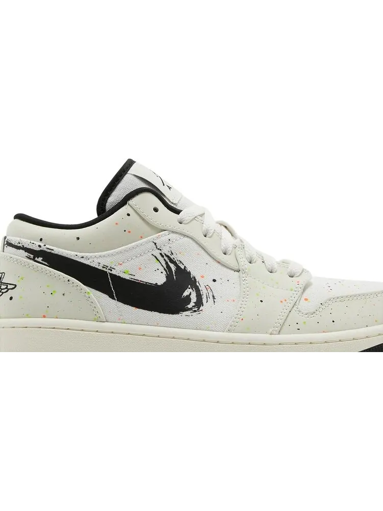 Кроссовки Air Jordan 1 Low Brushstroke Swoosh - Paint Splatter — изображение 2 из 8, белый