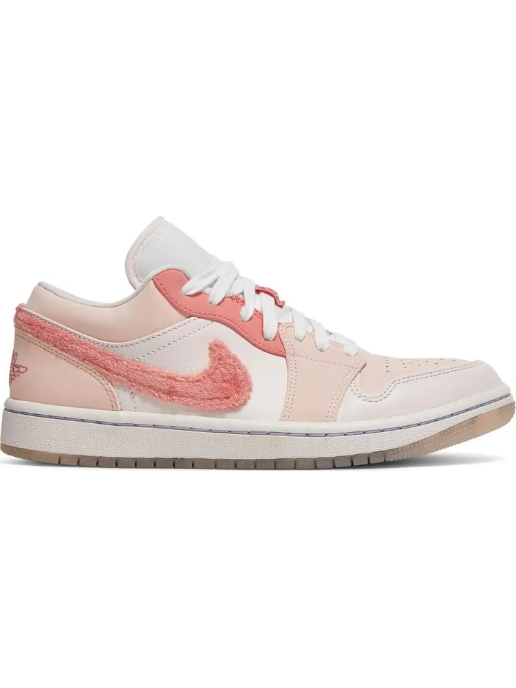 Кроссовки Wmns Air Jordan 1 Low SE Mighty Swooshers — изображение 1 из 8, розовый