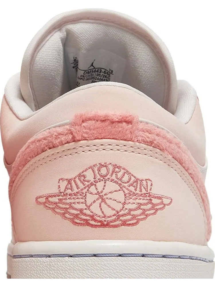 Кроссовки Wmns Air Jordan 1 Low SE Mighty Swooshers — изображение 7 из 8, розовый