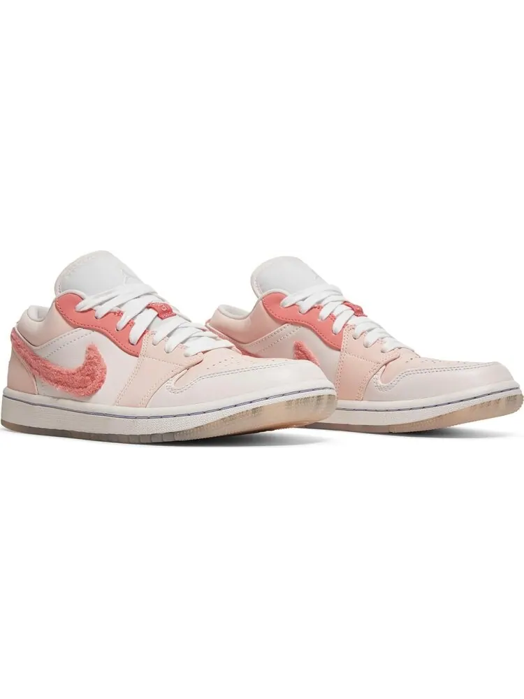 Кроссовки Wmns Air Jordan 1 Low SE Mighty Swooshers — изображение 8 из 8, розовый