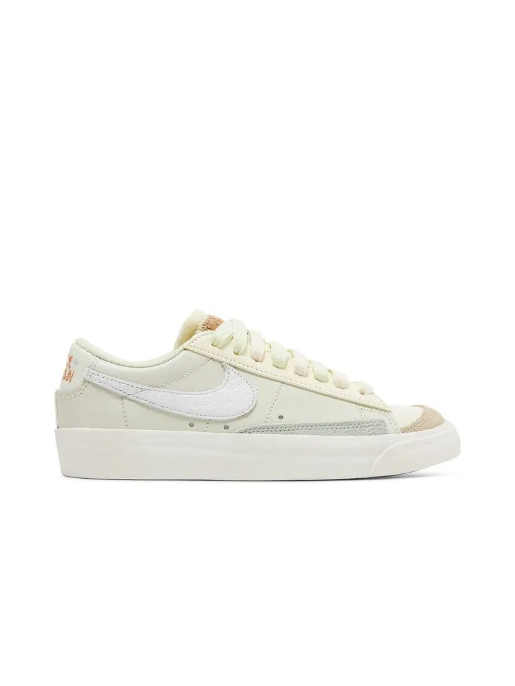 Кроссовки Nike Wmns Blazer Low '77 'Sea Glass' — изображение 2 из 9, белый