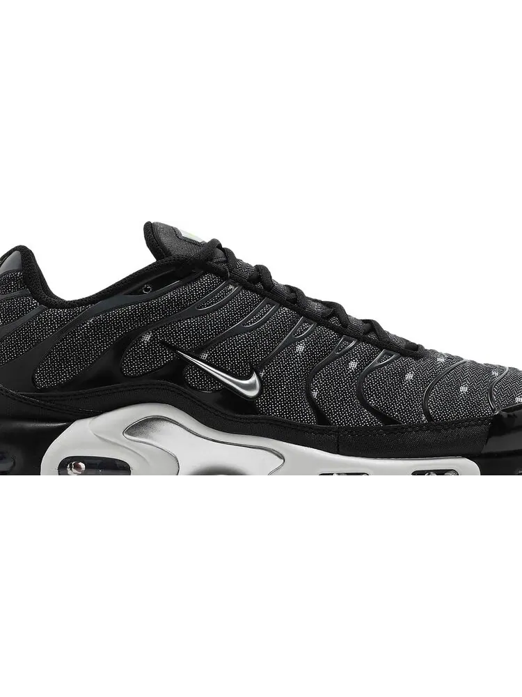 Кроссовки Nike Air Max Plus SE 'Black Chrome' — изображение 2 из 8, черный