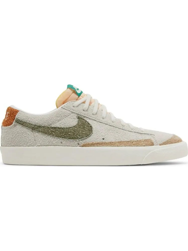 Кроссовки Nike Blazer Low '77 Premium 'Ugly Duckling' — изображение 1 из 8, бежевый