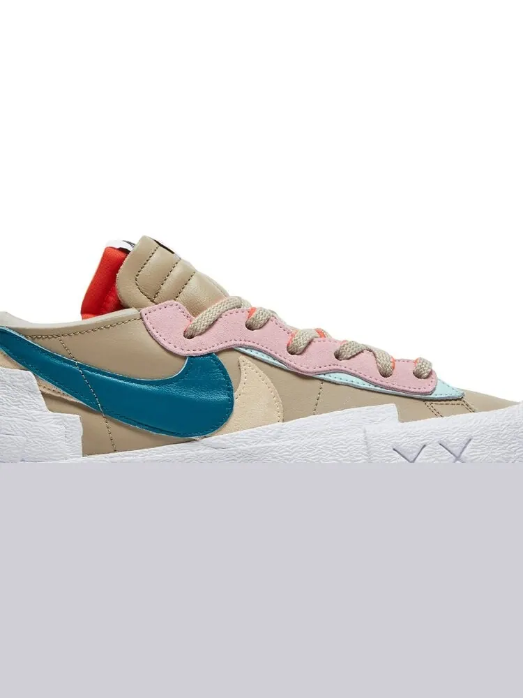 Кроссовки Nike KAWS x sacai x Blazer Low 'Reed' — изображение 2 из 8, загар