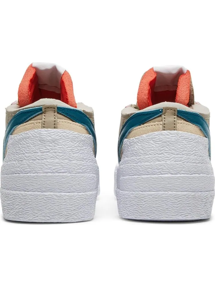 Кроссовки Nike KAWS x sacai x Blazer Low 'Reed' — изображение 6 из 8, загар