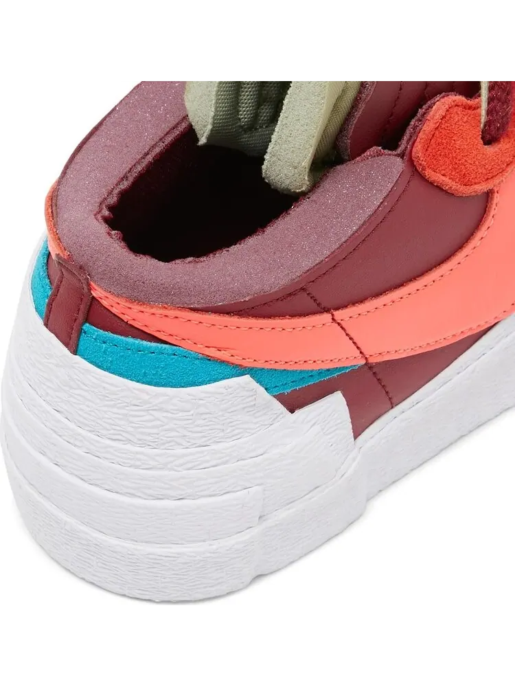 Кроссовки Nike Blazer Low x sacai x KAWS 'Team Red' — изображение 10 из 10, красный