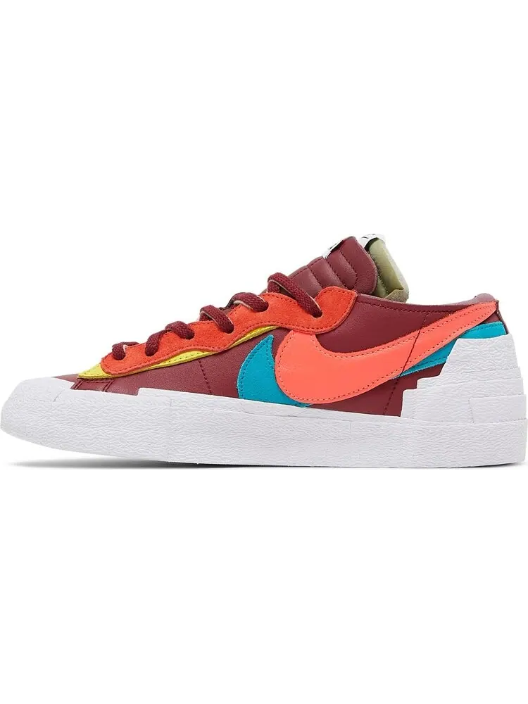 Кроссовки Nike Blazer Low x sacai x KAWS 'Team Red' — изображение 3 из 10, красный