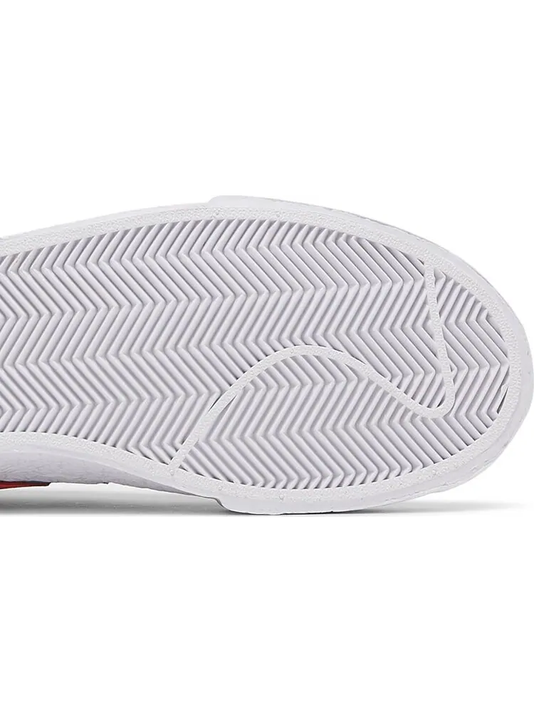 Кроссовки Nike Blazer Low x sacai x KAWS 'Team Red' — изображение 5 из 10, красный