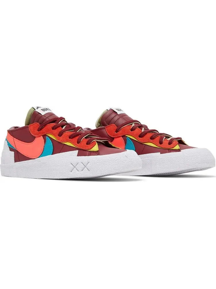 Кроссовки Nike Blazer Low x sacai x KAWS 'Team Red' — изображение 8 из 10, красный