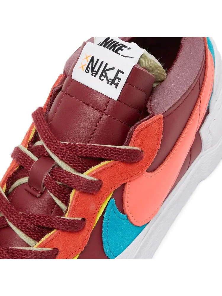 Кроссовки Nike Blazer Low x sacai x KAWS 'Team Red' — изображение 9 из 10, красный
