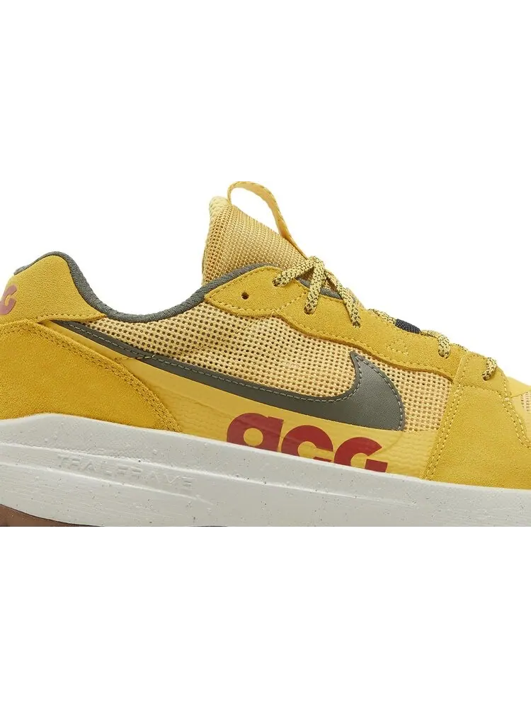 Кроссовки Nike ACG Lowcate 'Solar Flare' — изображение 2 из 8, желтый