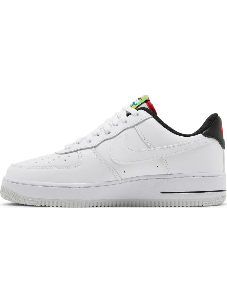 Кроссовки Nike Air Force 1 '07 LV8 3 'Peace Love Nike' — изображение 3 из 8, белый