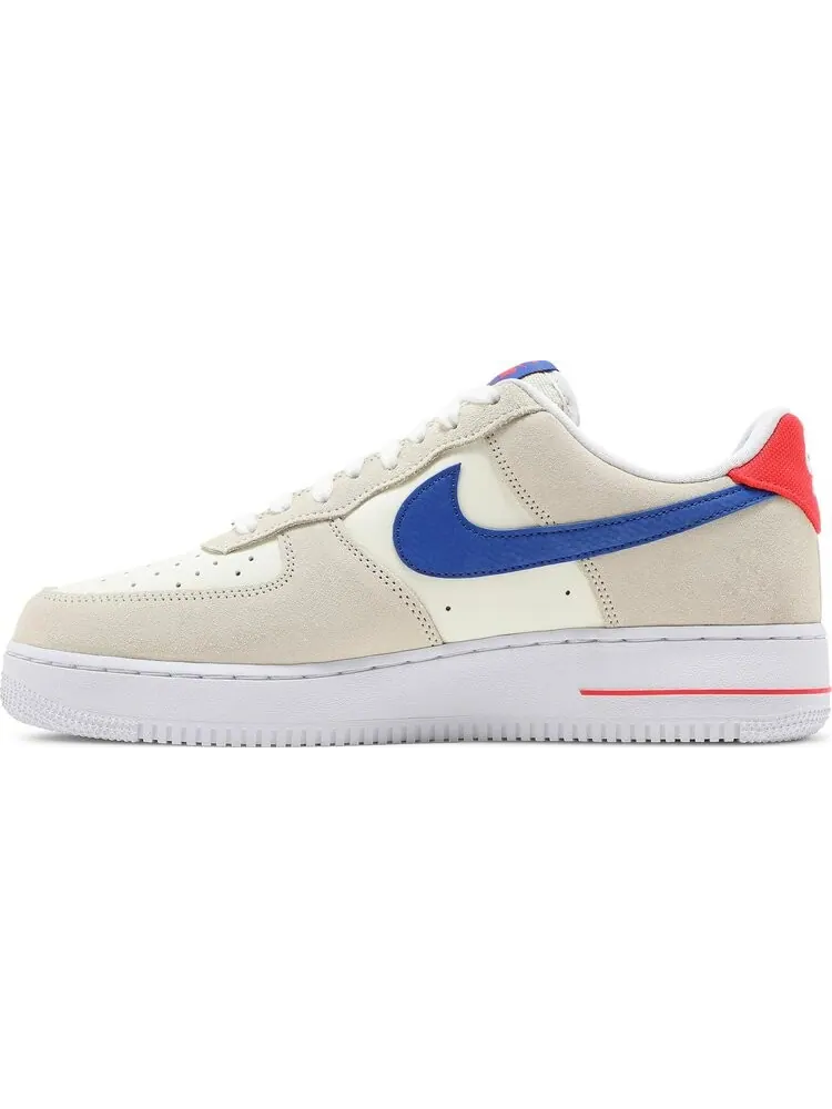 Кроссовки Nike Air Force 1 '07 LV8 'Coconut Milk Hyper Royal' — изображение 3 из 8, бежевый