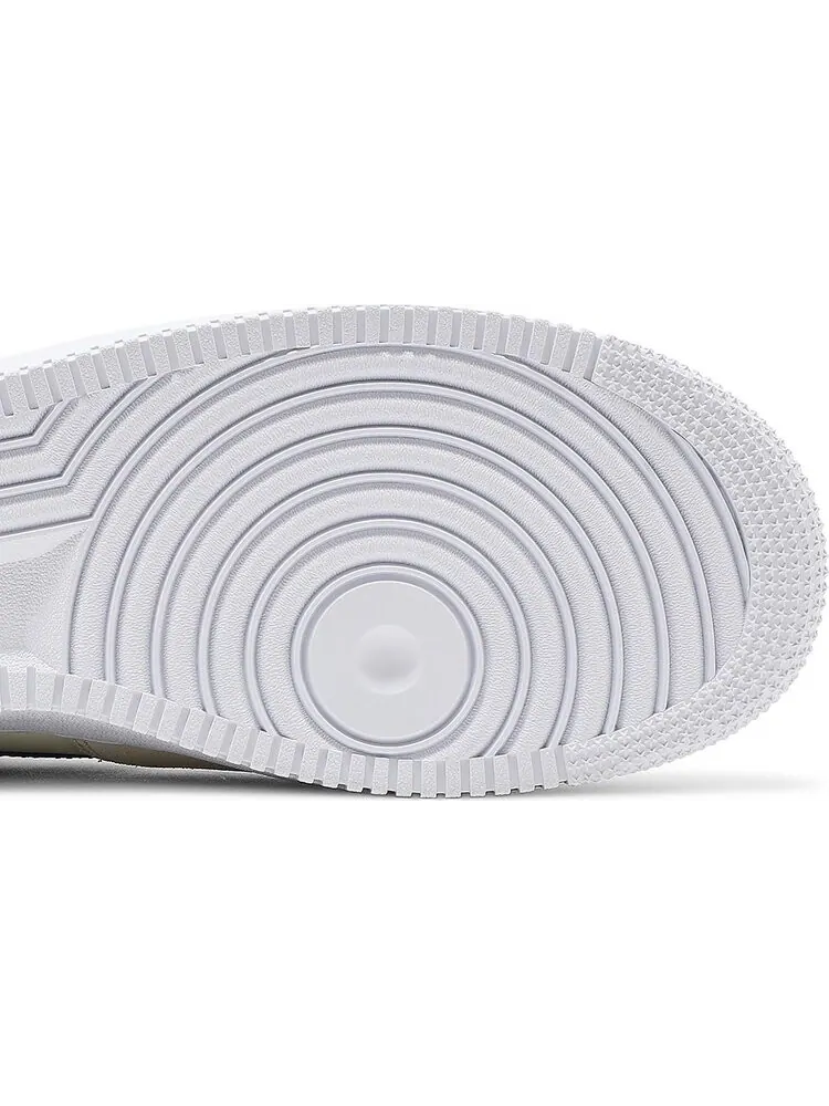 Кроссовки Nike Air Force 1 '07 LV8 'Coconut Milk Hyper Royal' — изображение 5 из 8, бежевый