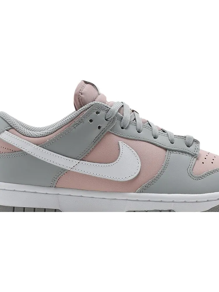 Кроссовки Nike Wmns Dunk Low 'Soft Grey Pink' — изображение 2 из 8, серый
