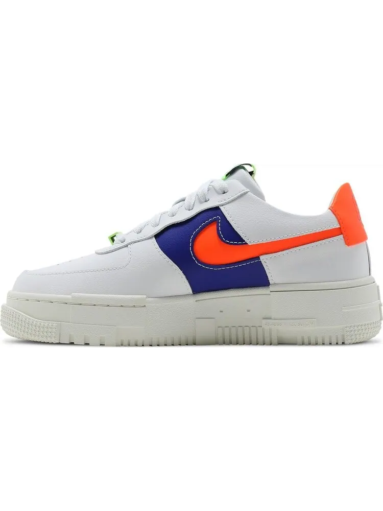 Кроссовки Nike Wmns Air Force 1 Pixel 'White Concord Crimson' — изображение 3 из 8, белый