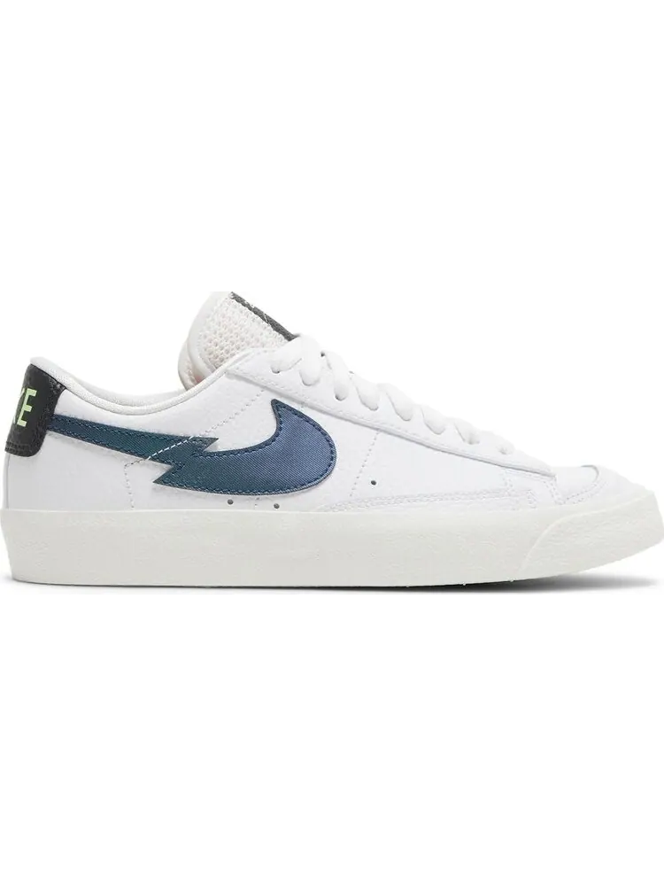 Кроссовки Nike Blazer Low '77 GS 'Lightning Bolt Swoosh' — изображение 1 из 8, белый