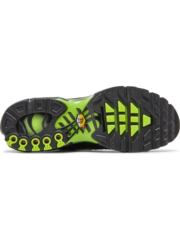 Кроссовки Nike Air Max Plus 'Sustainable - Black Volt' — изображение 4 из 8, черный