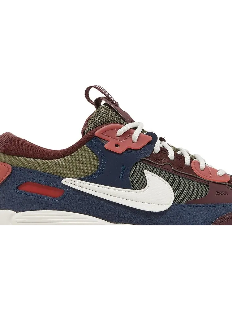 Кроссовки Nike Wmns Air Max 90 Futura 'Medium Olive Navy' — изображение 2 из 8, зеленый