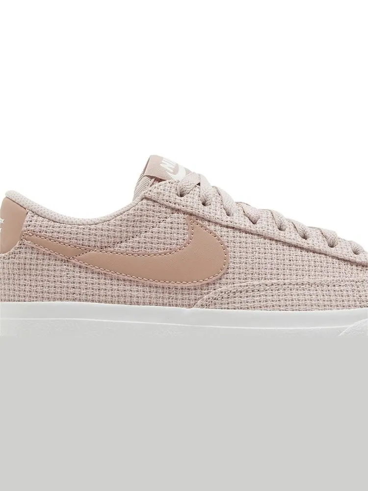 Кроссовки Wmns Blazer Low Platform Essential 'Pink Oxford Woven' — изображение 2 из 4, розовый