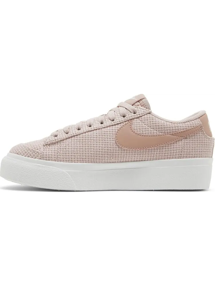 Кроссовки Wmns Blazer Low Platform Essential 'Pink Oxford Woven' — изображение 3 из 4, розовый