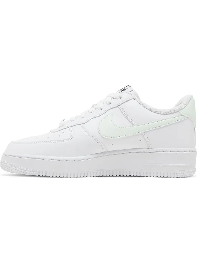 Кроссовки Nike Wmns Air Force 1 '07 Next Nature 'White Barely Green' — изображение 3 из 8, белый