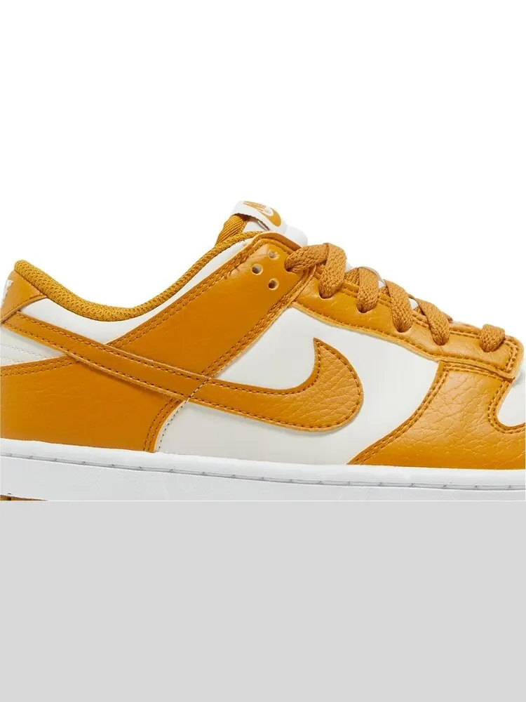 Кроссовки Nike Wmns Dunk Low Next Nature 'Gold Phantom' — изображение 2 из 8, коричневый