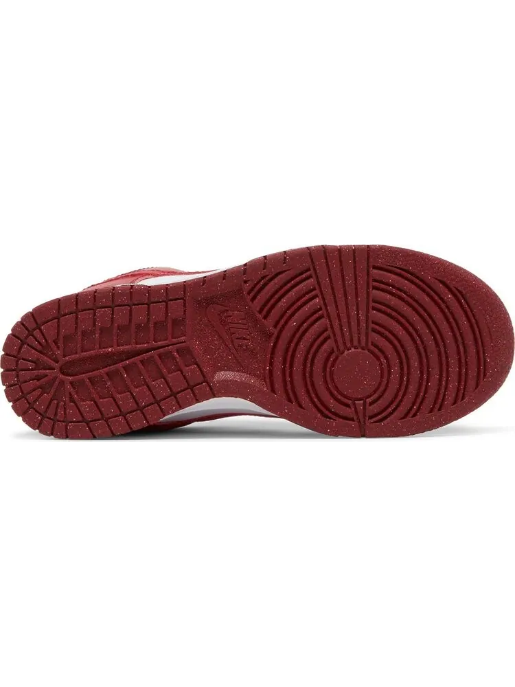 Кроссовки Nike Wmns Dunk Low Next Nature 'Gym Red' — изображение 4 из 8, белый