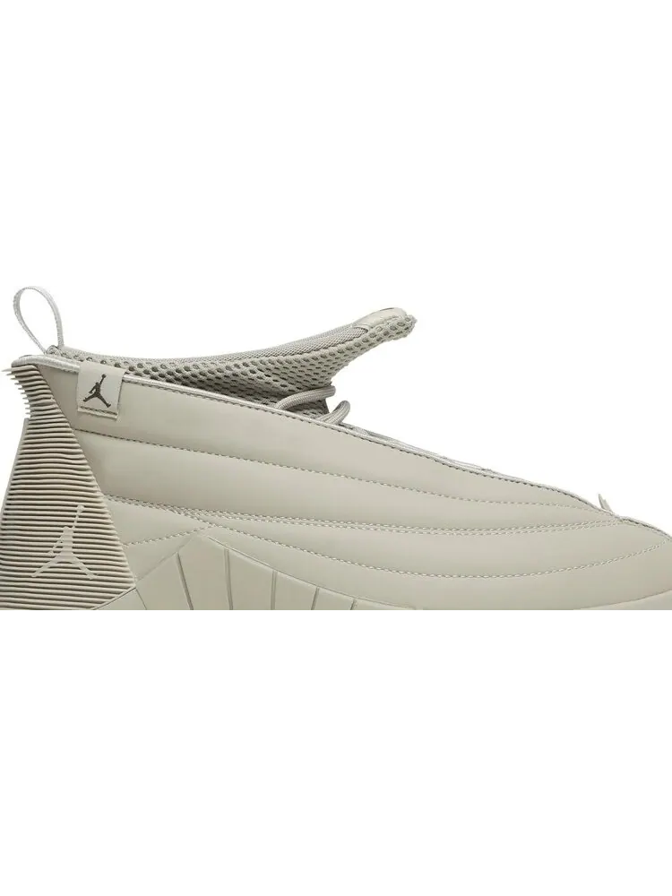 Кроссовки Billie Eilish x Wmns Air Jordan 15 Retro — изображение 2 из 10, загар