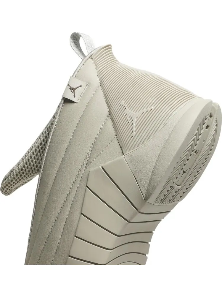 Кроссовки Billie Eilish x Wmns Air Jordan 15 Retro — изображение 9 из 10, загар