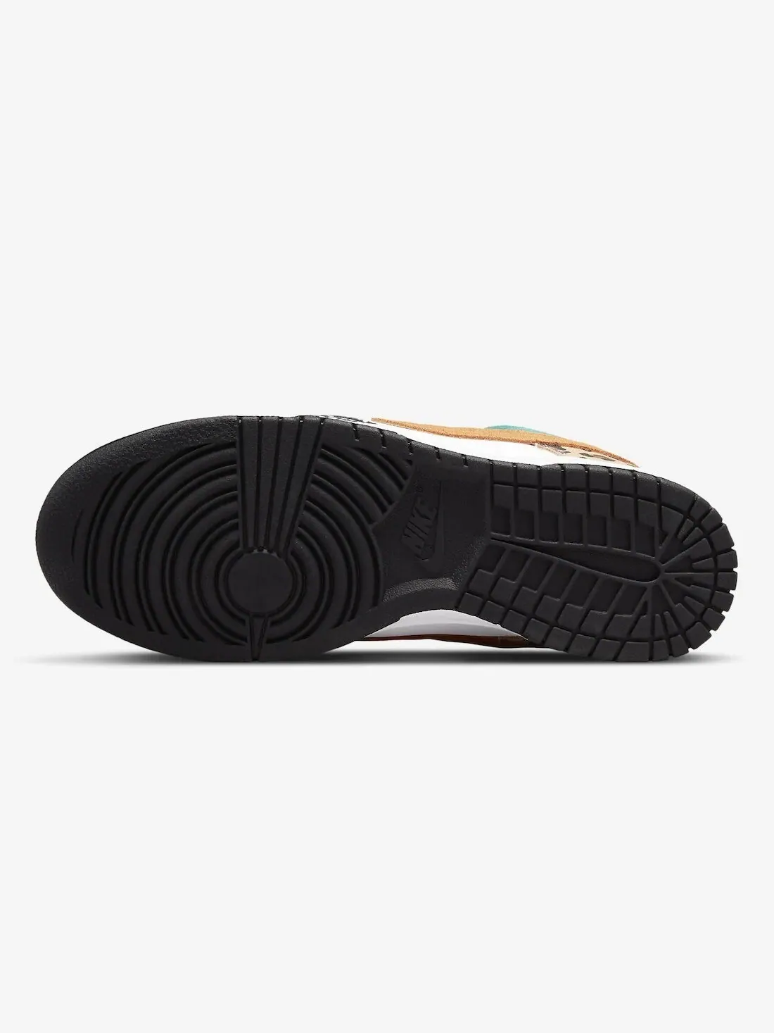 Кроссовки Nike Wmns Dunk Low SE 'Safari Mix' — изображение 4 из 11, белый