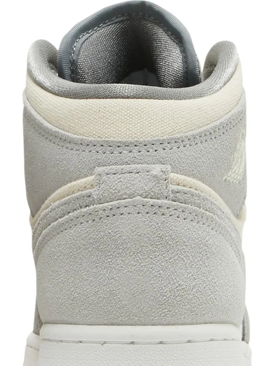 Кроссовки Air Jordan 1 Mid SE GS Coconut Milk Particle Grey — изображение 7 из 8, бежевый