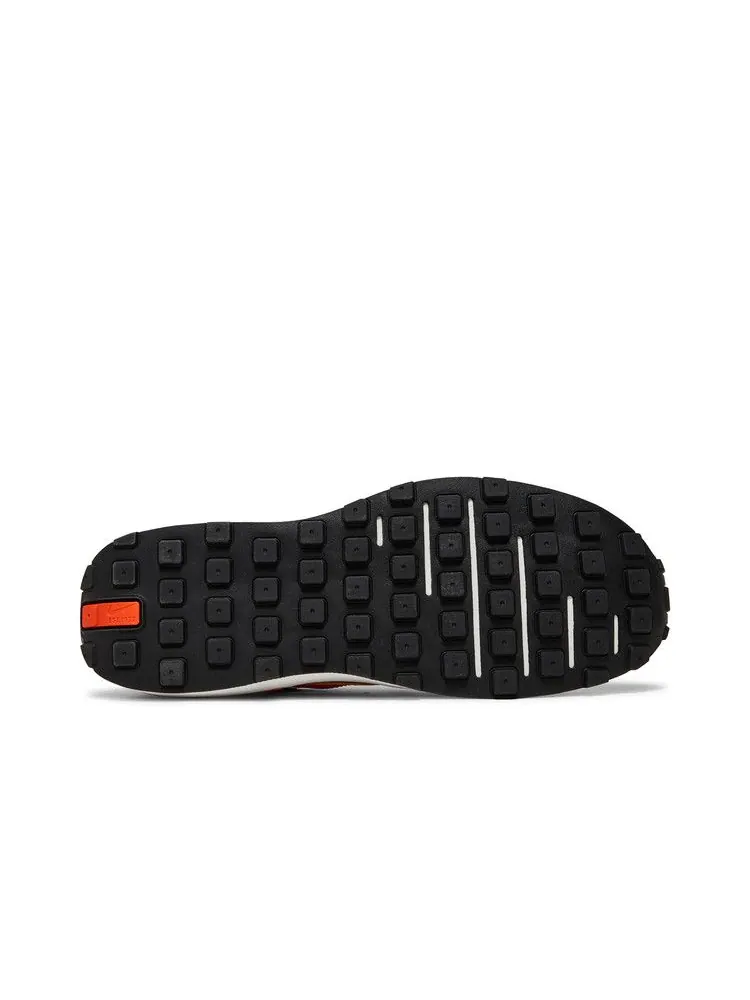 Кроссовки Nike Wmns Waffle One 'Dark Beetroot Sport Spice' — изображение 5 из 9, темный//черный/оранжевый