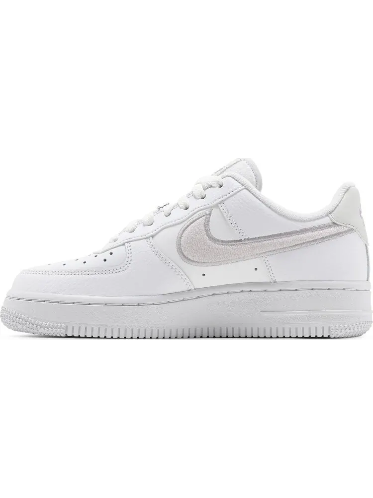 Кроссовки Nike Wmns Air Force 1 '07 Essential 'Chenille Swoosh - White Lilac' — изображение 3 из 8, белый