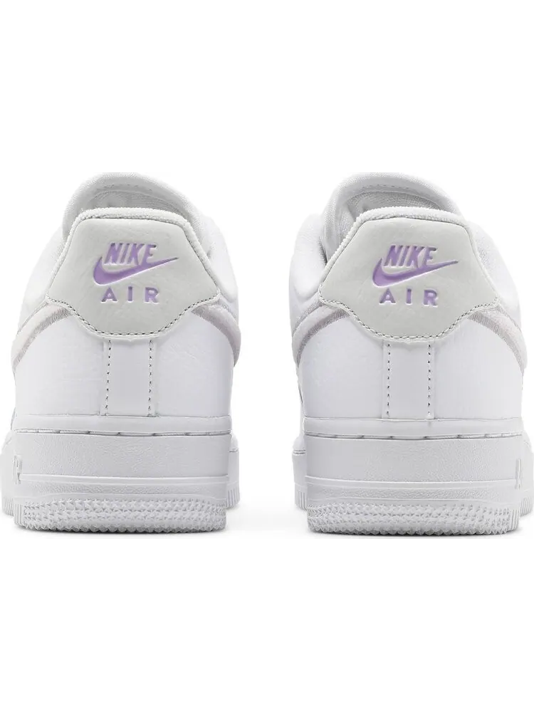 Кроссовки Nike Wmns Air Force 1 '07 Essential 'Chenille Swoosh - White Lilac' — изображение 6 из 8, белый
