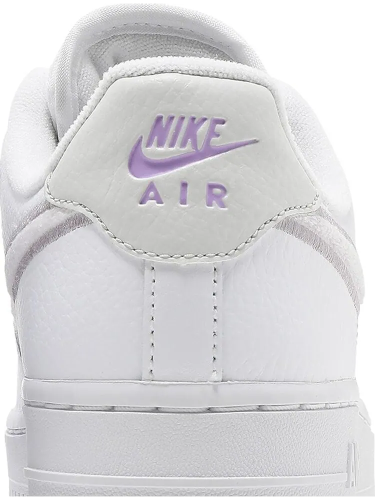 Кроссовки Nike Wmns Air Force 1 '07 Essential 'Chenille Swoosh - White Lilac' — изображение 7 из 8, белый