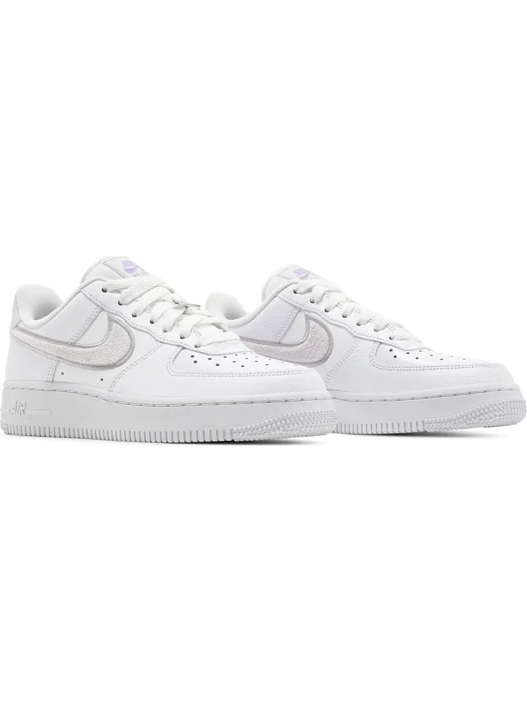 Кроссовки Nike Wmns Air Force 1 '07 Essential 'Chenille Swoosh - White Lilac' — изображение 8 из 8, белый