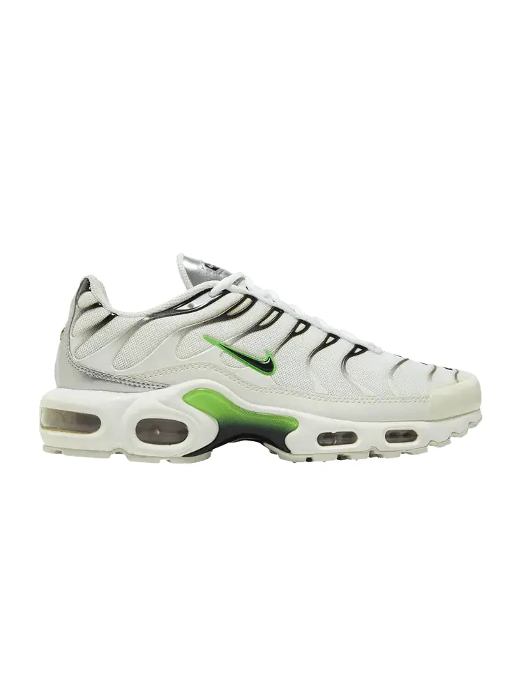 Кроссовки Nike Wmns Air Max Plus 'White Green Strike' — изображение 1 из 9