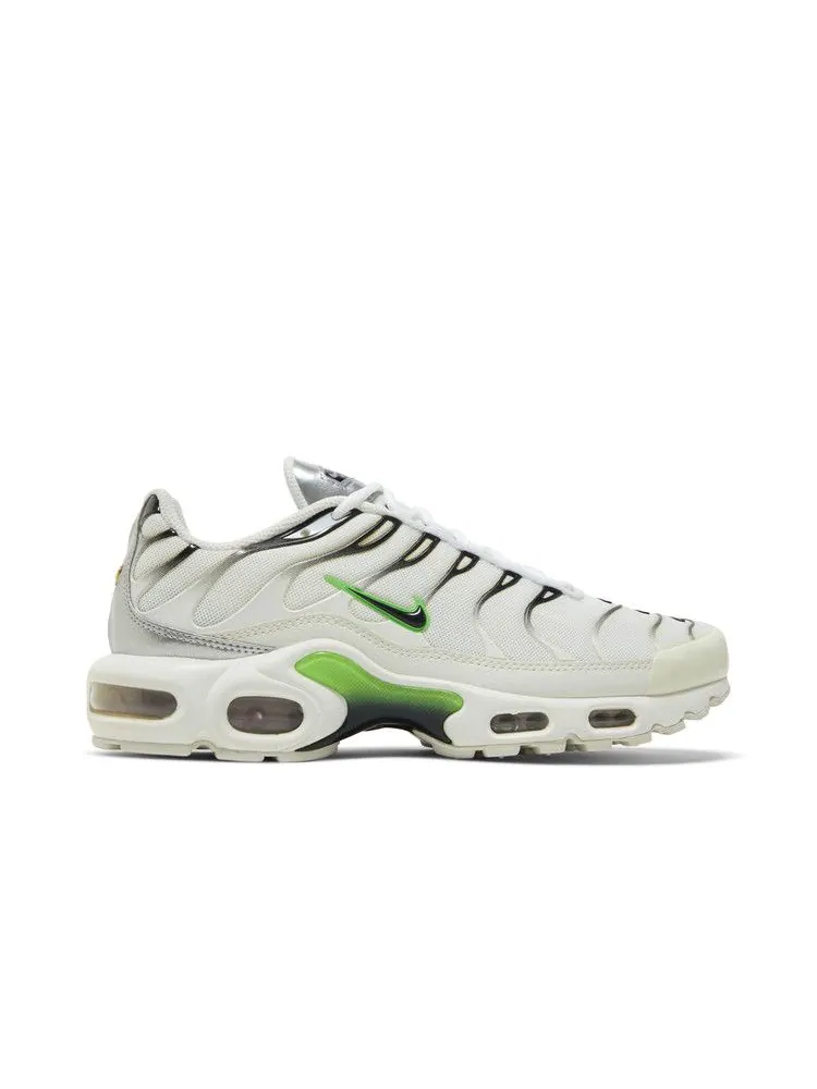 Кроссовки Nike Wmns Air Max Plus 'White Green Strike' — изображение 2 из 9