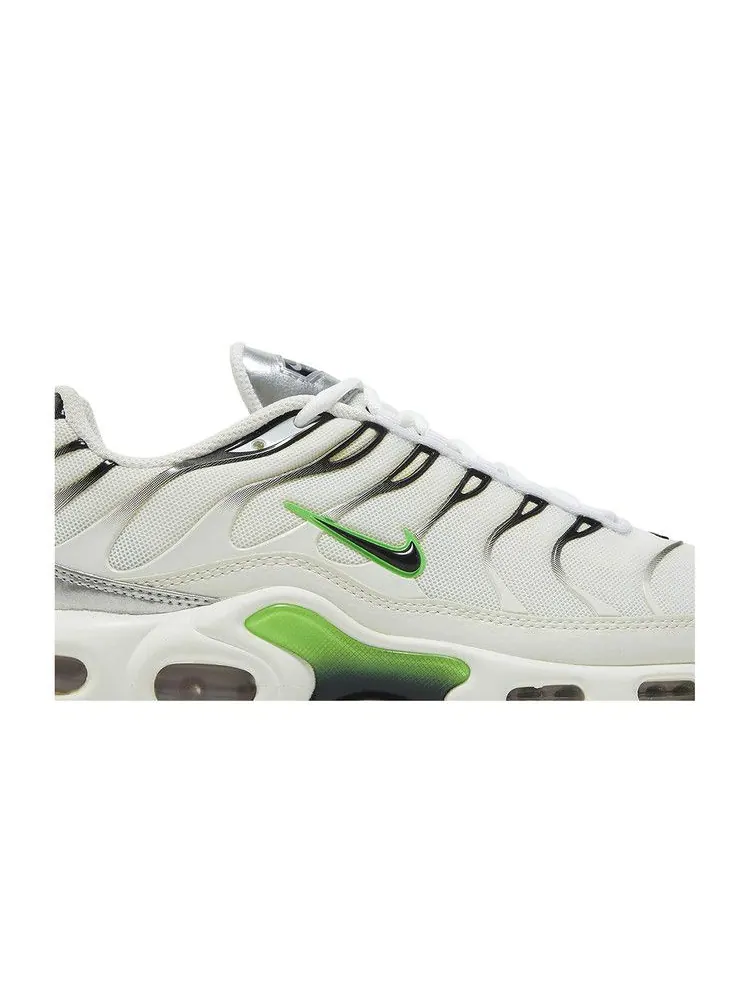 Кроссовки Nike Wmns Air Max Plus 'White Green Strike' — изображение 3 из 9