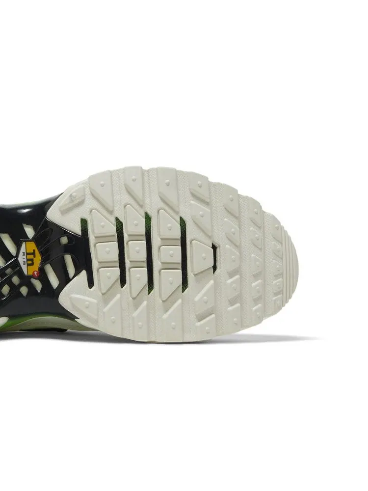Кроссовки Nike Wmns Air Max Plus 'White Green Strike' — изображение 6 из 9