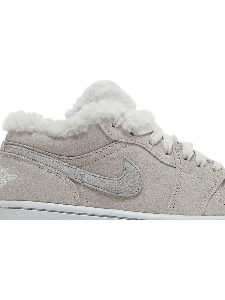 Кроссовки Wmns Air Jordan 1 Low SE Sherpa Fleece — изображение 2 из 8, серый