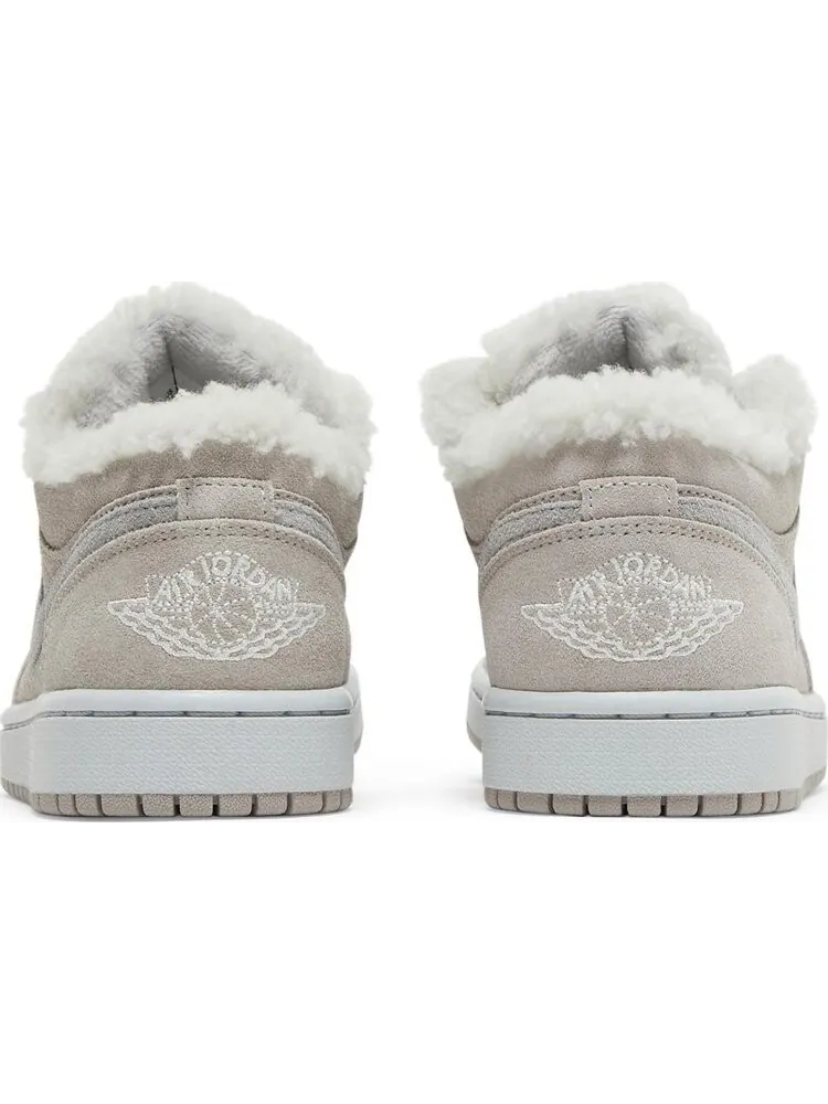 Кроссовки Wmns Air Jordan 1 Low SE Sherpa Fleece — изображение 6 из 8, серый