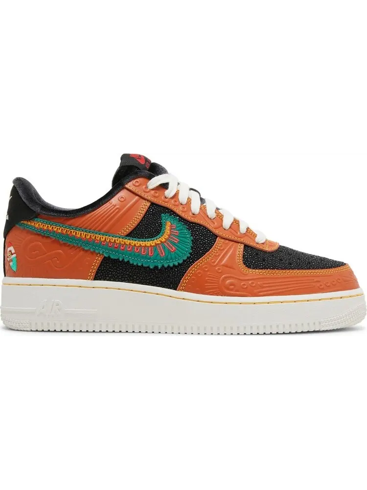 Кроссовки Nike Air Force 1 '07 LX 'SiEMPRE Familia' — изображение 1 из 8, белый