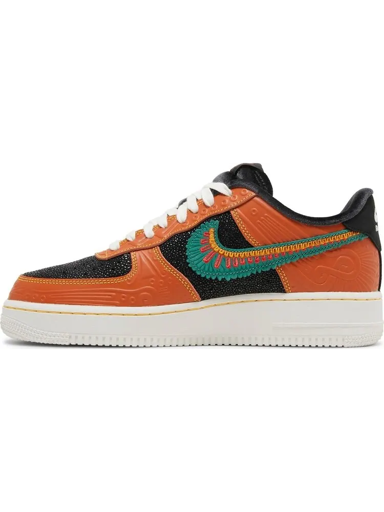 Кроссовки Nike Air Force 1 '07 LX 'SiEMPRE Familia' — изображение 3 из 8, белый